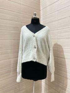 H&amp;M Pintresty 🌸Fluffy White Cardigan