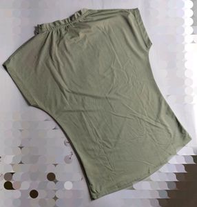 Under Armour Women Tshirt