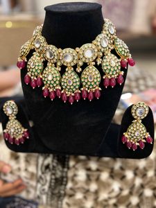 Elegant Kundan Jewelry Set