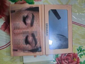 UrbanMac Eyeshadow Palette