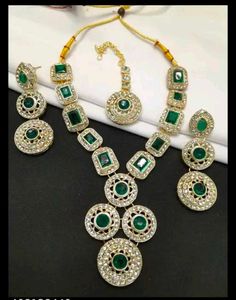 Emerald Green Kundan Jewelry Set