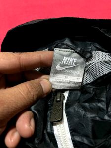Nike Sportswear Windbreaker Jacket – Size M