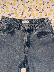 Light Wash High-Waisted Jeans