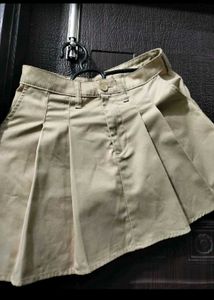 New pleated mini skirt
