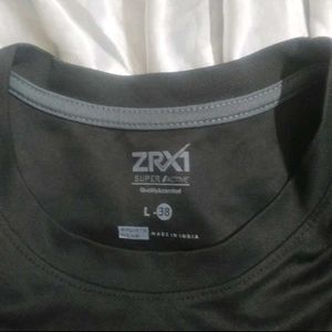 Activewear T-shirt