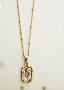 MOTHER OF PEARL GOLDEN ROSE CHAIN PENDANT🎀
