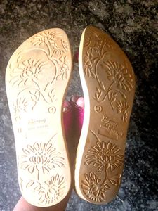 Mascara Flats &amp; Sandals