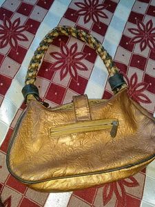 HANDBAG FOR WOMENS NICE CONDITIONS
