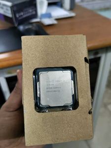 Intel i3-8100 processor + Original Cooler