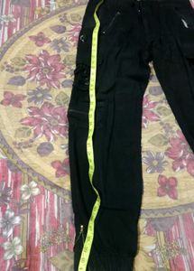 men cargo denim trouser and t-shirt