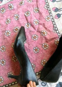 New Without Tag  Heels Black Stylish