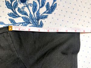 Black Clr Cotton Tshirt With Unique Neck Pattern
