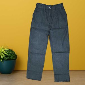 Women Black Straight Jeans Size 28 (O-40)