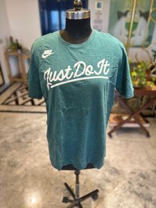 NIKE Women’s Tshirt