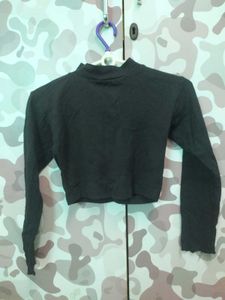 Black Full Sleeves Crop Top