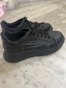 Black Low-Top Sneakers