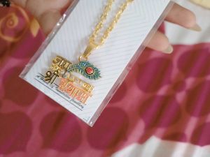 Necklace with chains and lockets