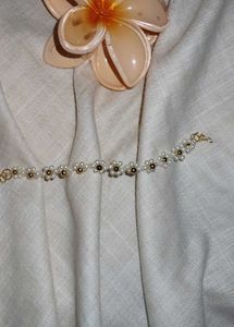 Daisy White Gold Bracelet