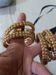 Golden Bangles 4 With 2 Bngle Free 6 Bangle