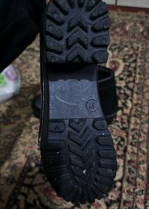 BLACK LEATHER BOOTS!