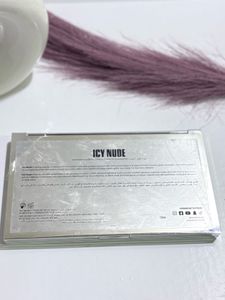 Huda Beauty Eyeshadow Palette