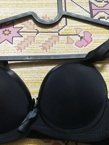 Hot Black Bra With Stylish Cups