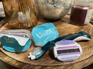 Gillette Venus Razor + 2 Refills