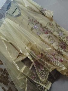 Pakistani Suit With Heavy Embirodry Dupatta