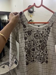 Elegant Embroidered Kurti