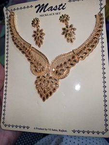 Elegant Gold Necklace &amp; Earring Set