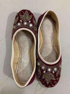 Velvet Styli Hand Embroidered Juttis
