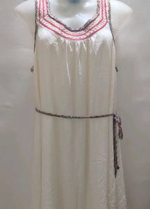 Boho-Chic White Sleeveless Dress – Elegant & Comfo