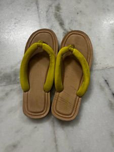 Max Classy Yellow Flip flops