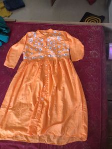 kurti orange 40-42 size ko a jayegi