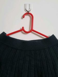 Black Knit Pleated Mini Skirt
