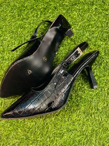Chic Black Slingback Heels