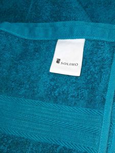 Solimo Teal Bath Towel - New with Tags!