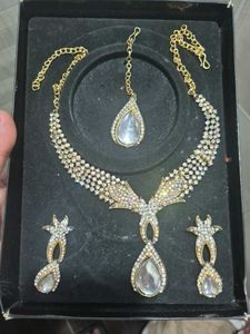 Elegant Rhinestone Necklace Set