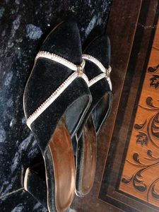 Black Juti Style Heels