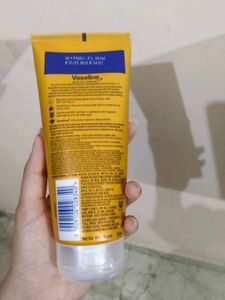 Vaseline Gluta-Hya SPF 50