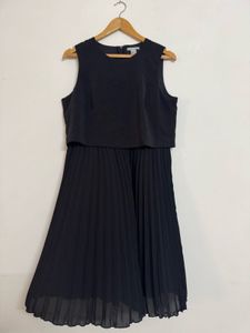 H&M Black Pleated Dress ♠️