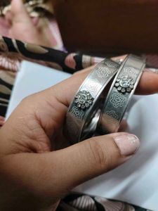 Silver Tone Bangle Set