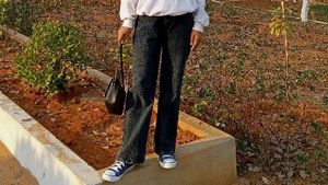 Greyish Black High Waisted Mom&#39;s Jean
