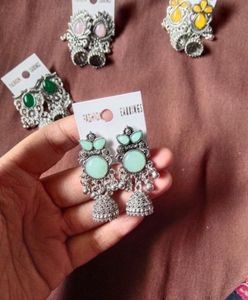 4 Stunning Earrings pair