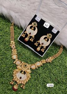 Necklace &amp; Earring Set