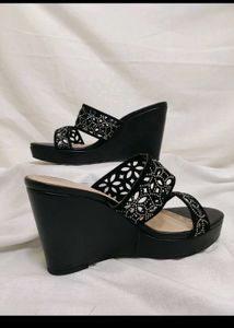 BRAND NEW SILVER BEADS DIAMONDS HEELS