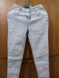 3 Jeans Rs 100 each