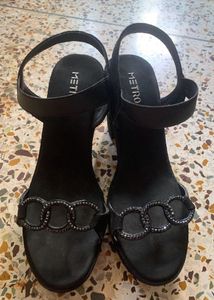 Metro Heels