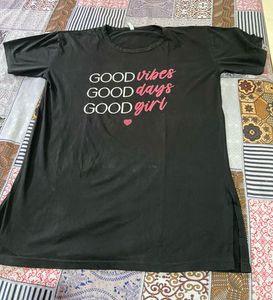 🖤Stylish Pre-Loved T-Shirt – Great Condition! 🖤