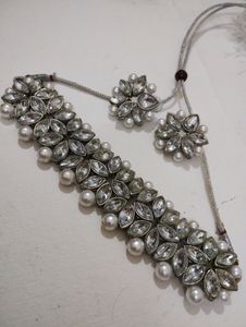 Glittering Necklaces Set Of Choker With Earrings